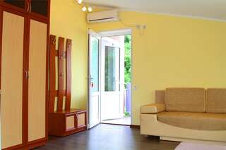 Гостиница Надежда Малореченское ЛЮКС -Студия с балконом-1