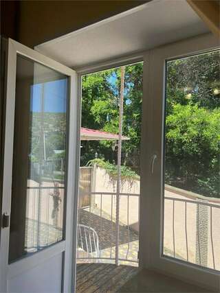 Гостиница Надежда Малореченское Улучшенный трехместный номер-13