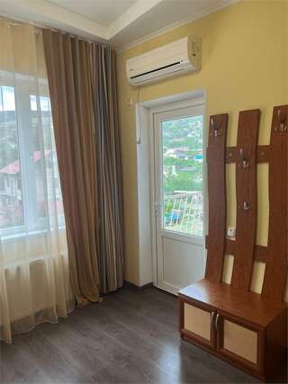 Гостиница Надежда Малореченское ЛЮКС -Студия с балконом-9