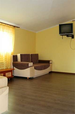 Гостиница Надежда Малореченское ЛЮКС -Студия с балконом-5