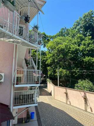 Гостиница Надежда Малореченское Улучшенный семейный номер-11