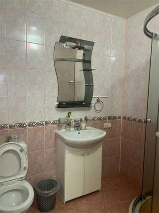 Гостиница Надежда Малореченское Улучшенный трехместный номер-15